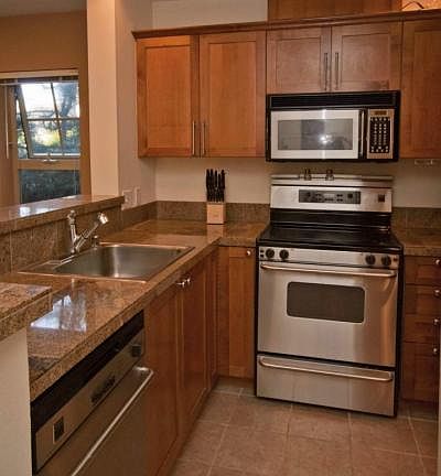 5th image of 123 Queen Anne Ave #202