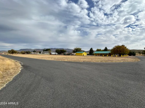 18671 S Joseph Hodge Road #121, Peeples Valley, AZ 86332