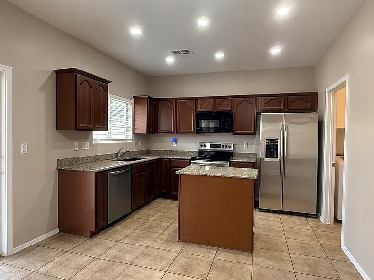 1029 E Canyon Trl — Photo 7