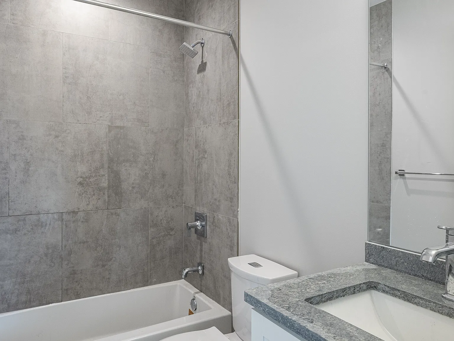 1647 W. Irving Park Road - 2W — Photo 4