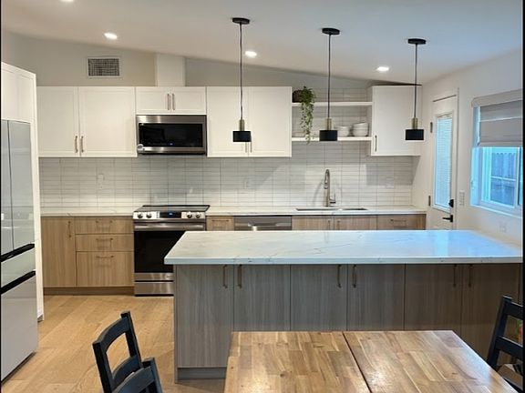 4th image of 3571 Helms Ave