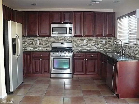 4th image of 2424 Courlan Dr