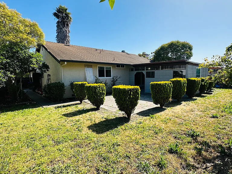 1465 Madrone Way — Photo 30