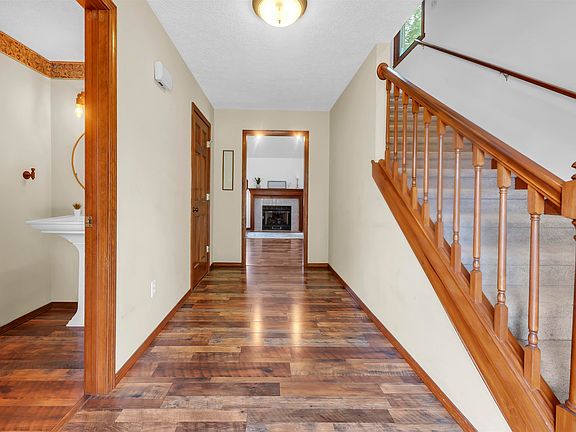 3rd image of 4105 W Portage Trl