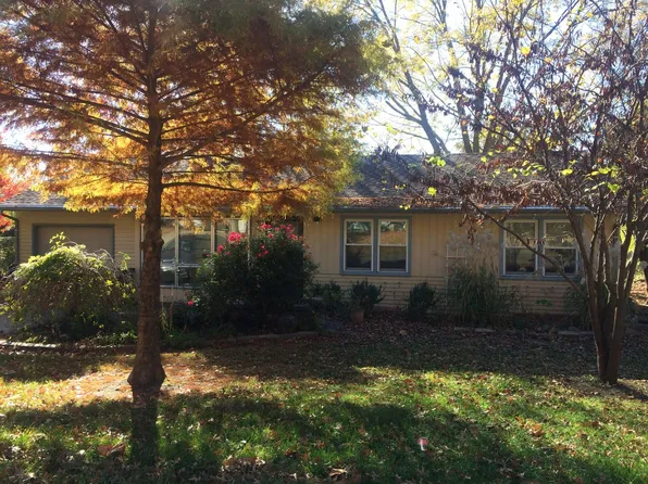 2003 Stratford Rd, Lawrence, KS 66044