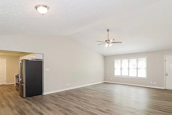 3rd image of 123 Riverchase Dr