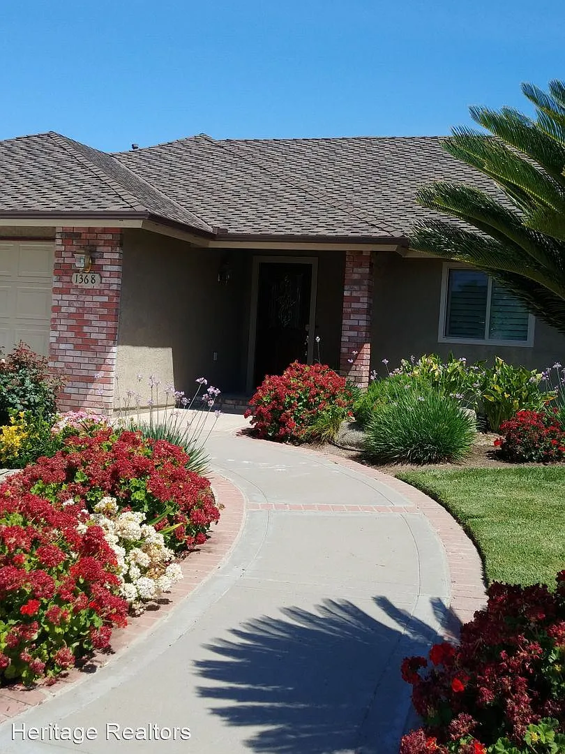 1368 Lincoln Ln photo 1