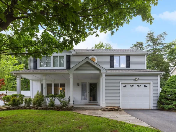 352 Samantha Dr, Sterling, VA 20164