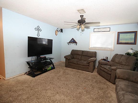 4th image of 802 Whelton Dr