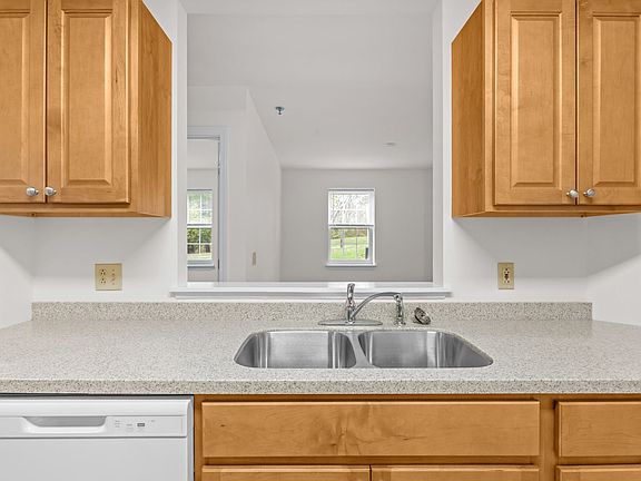 4th image of 10 Tyler Way #131