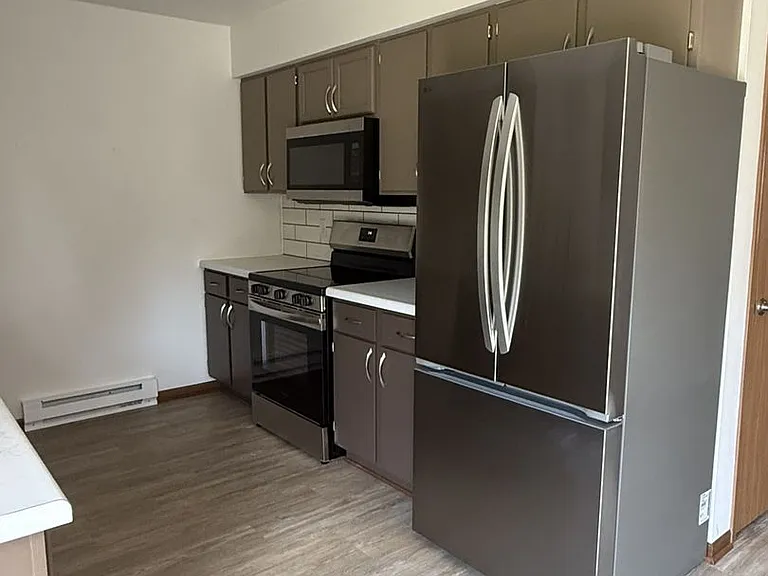 1516 Vogt Dr — Photo 8