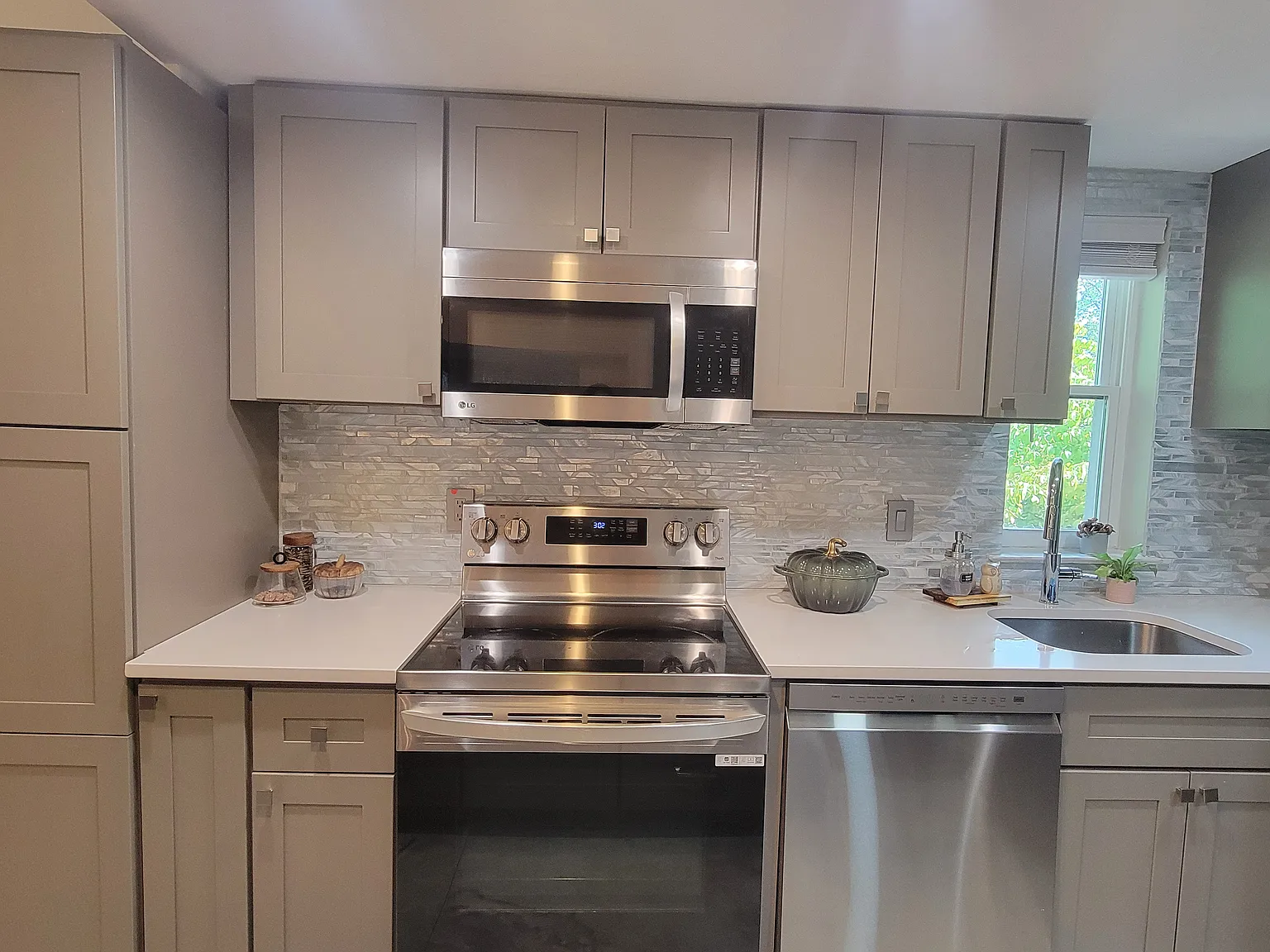 3 bed, 2.5 bath, 2037 sqft, $2,600 — Photo 3