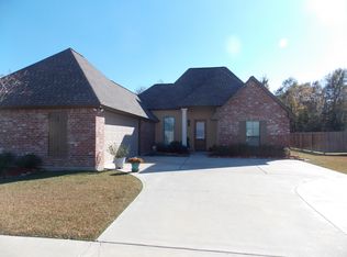 10128 Autumn Ct, Denham Springs, LA 70726