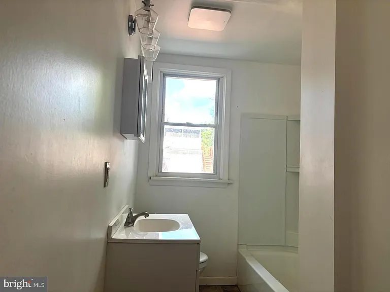 17 Arbutus Ave #A — Photo 10