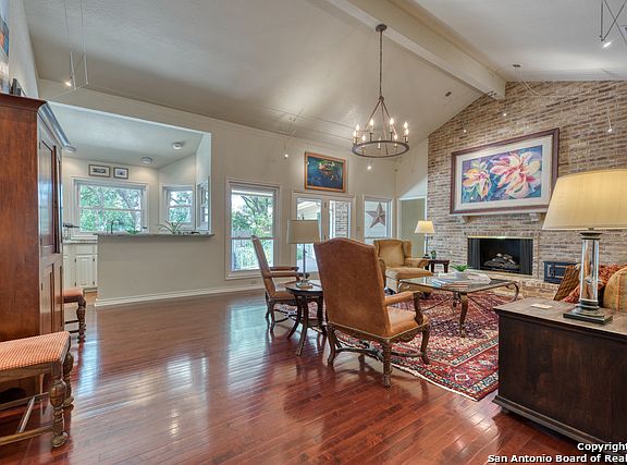 4th image of 13910 Bluff Ln