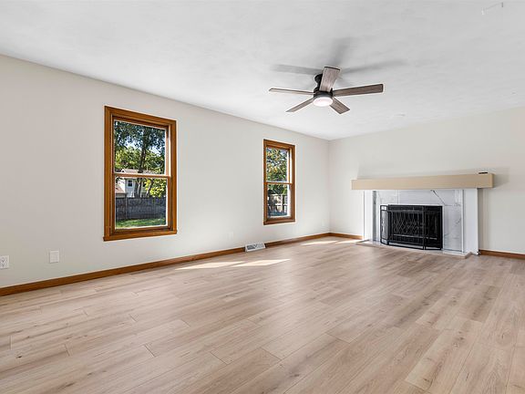 4th image of 8434 Woodcreek Ave