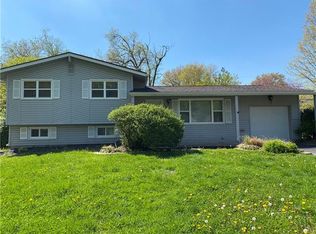 6406 N Woodland Ave, Gladstone, MO 64118