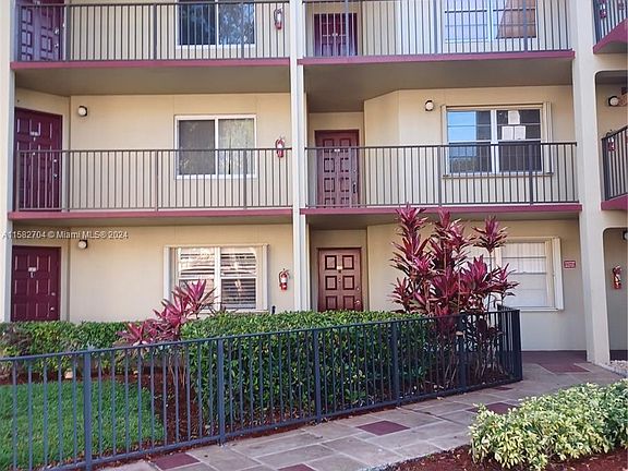 3rd image of 701 SW 128th Ave APT 202F