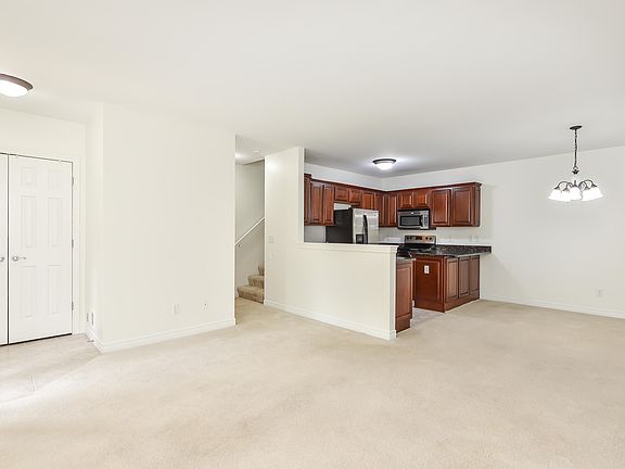 5th image of 3376 Endsleigh Ln