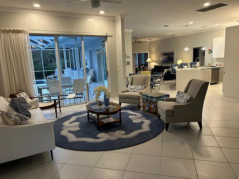 Open floor plan. livingroom adjoins kitchen and family room