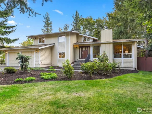 1061 NW 167th St, Shoreline, WA 98177