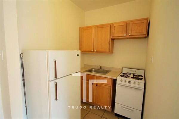 2nd image of 4851 N Damen Ave #4191