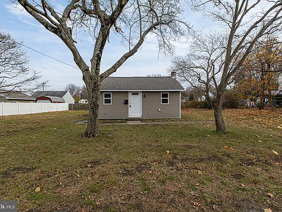 3rd image of 22 Aspen Dr