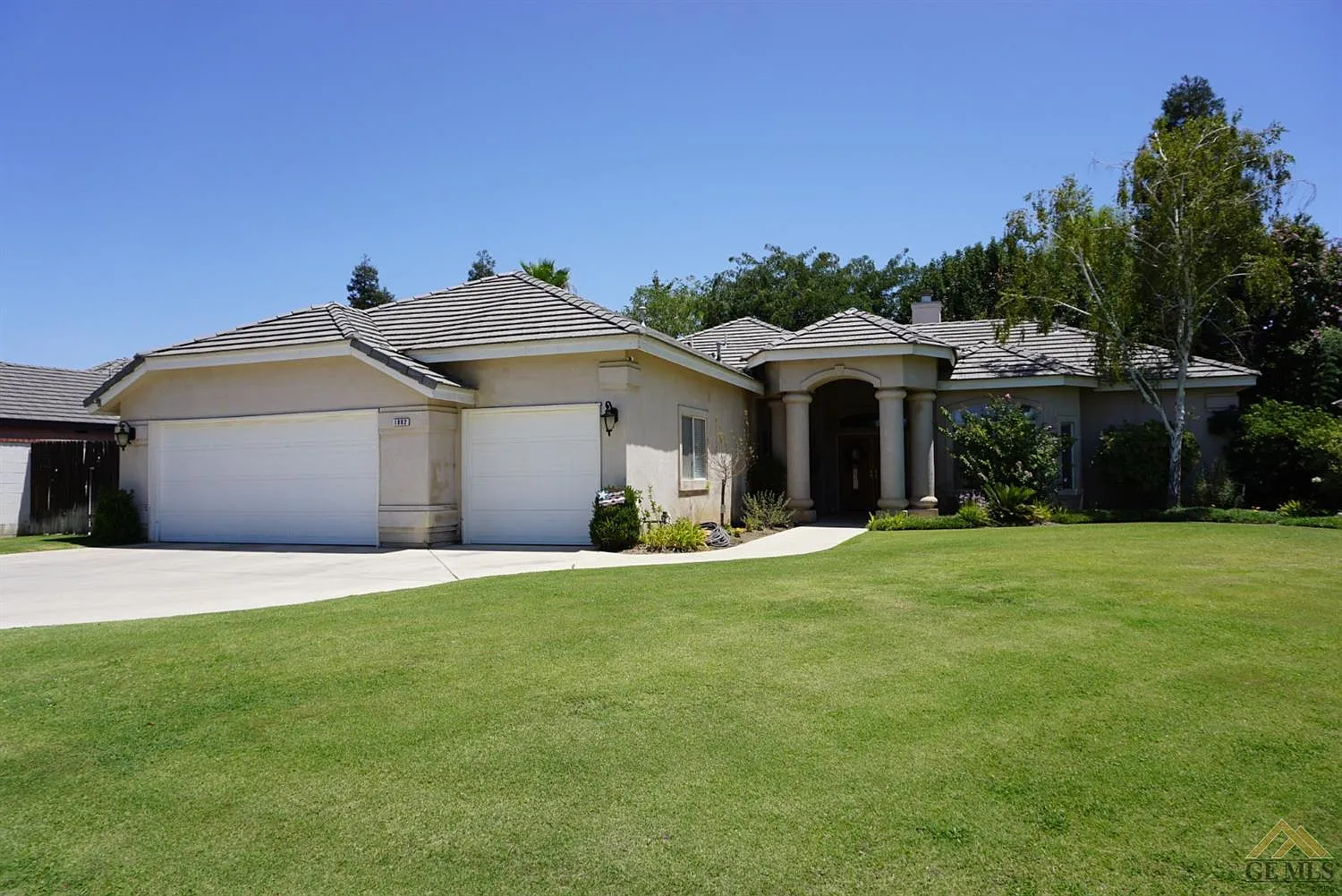 1002 Windsor Park Dr photo 1