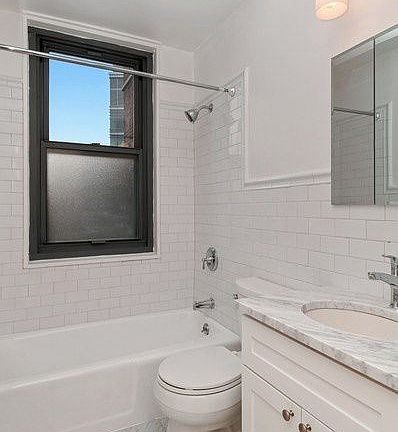 5th image of 2025 Broadway APT 22K