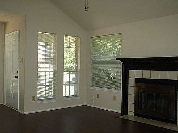 3rd image of 4815 Abbott Ave