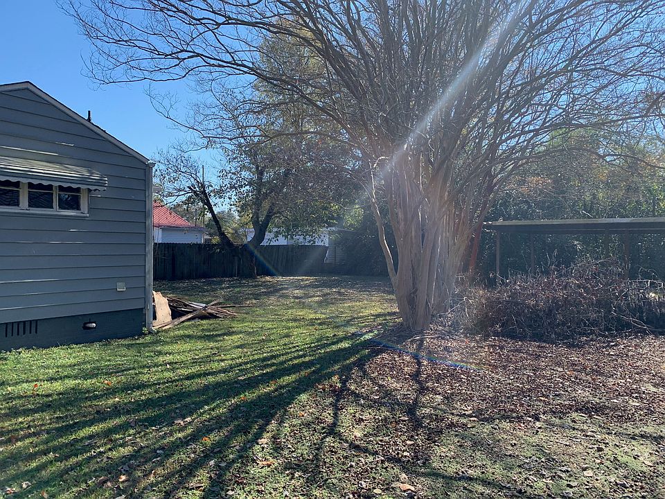 2nd image of 711 Blythe St