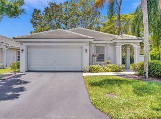8960 Woodside Ct, Davie, FL 33328