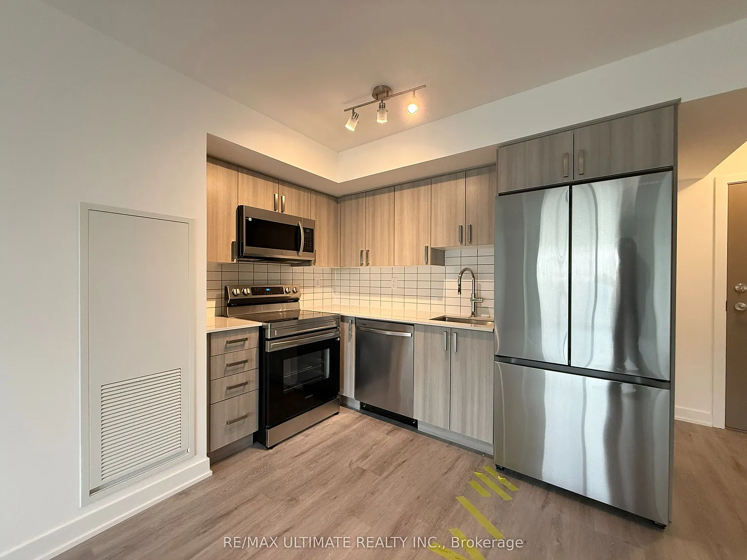 2 bed, $2,550 — Photo 3