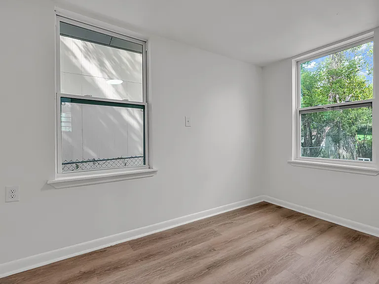 809 Owen Ave — Photo 11