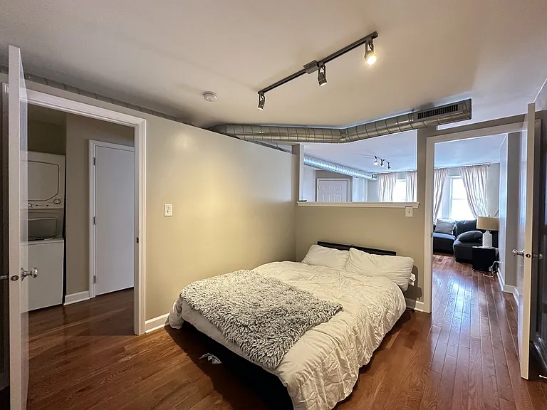 674 N Orleans St #2 — Photo 16