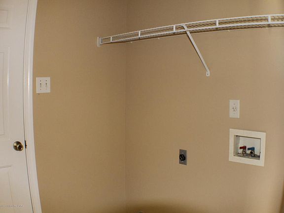 4th image of 4089 Meadow Creek Dr