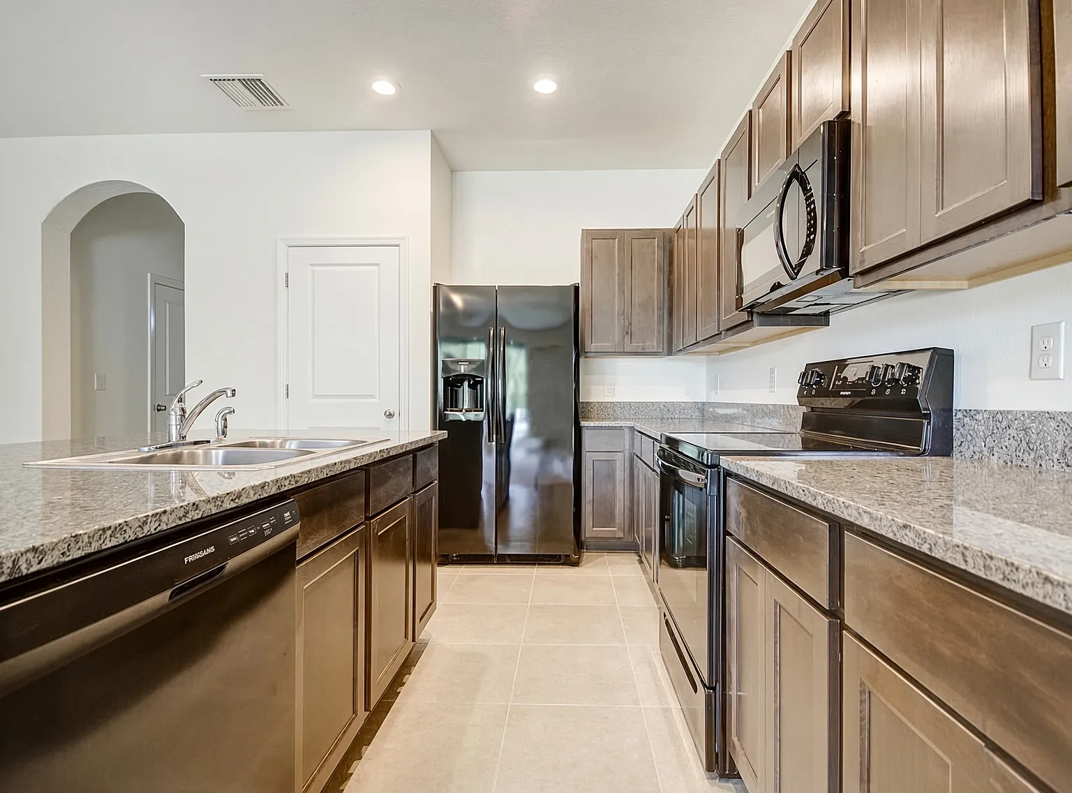 3 bed, 1673 sqft, $2,195 — Photo 3