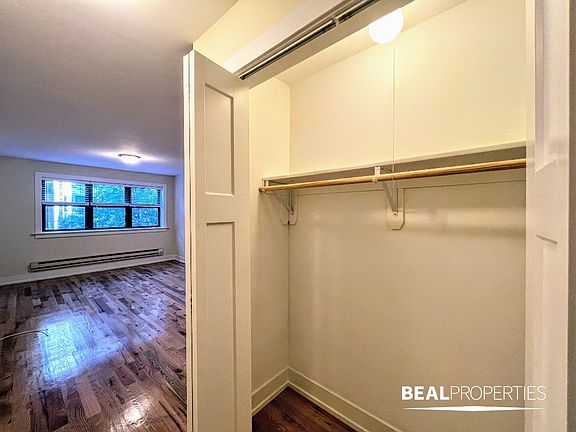 5th image of 555 W Arlington Pl APT 401