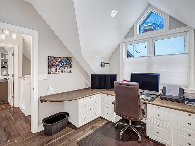 633 W Main St — Photo 12
