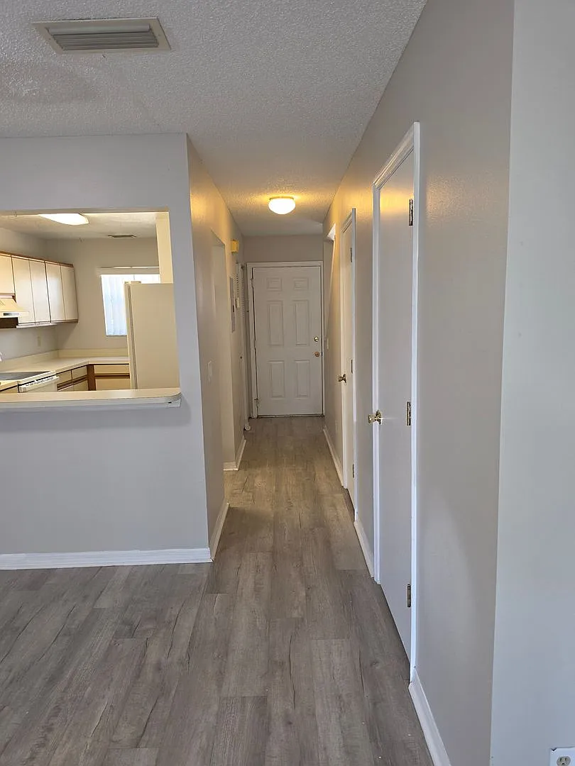 For Rent!! Clean And Cozy Two Story Townhome (Private Yard)... — Photo 4