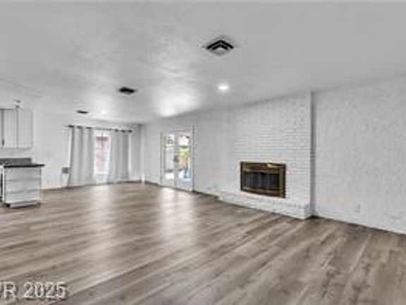 4th image of 2204 S Monterey Ave