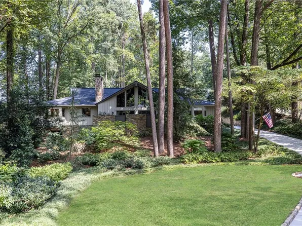 945 River Overlook Ct, Sandy Springs, GA 30328