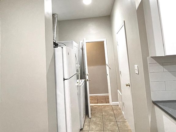 4th image of 2600 S Iseminger St #1F