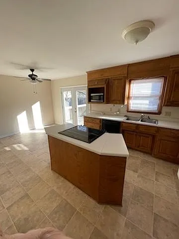 218 Walter St — Photo 2