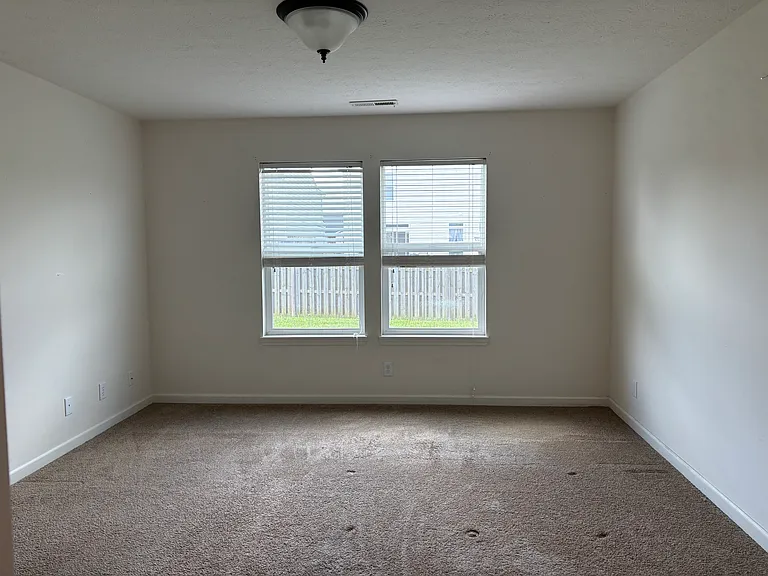 2915 Dillon Dr — Photo 9