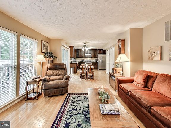 3rd image of 500 Sugarberry Ct