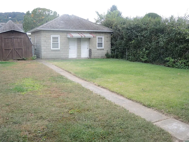 452 Williams St — Photo 19