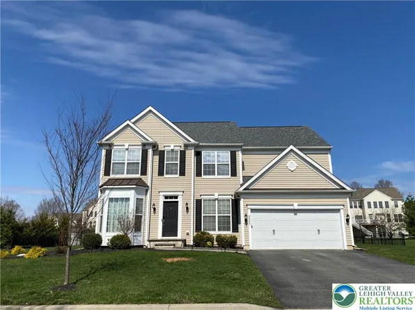 8689 Ash Ln, Breinigsville, PA 18031