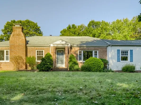 105 N Main St, West Boylston, MA 01583