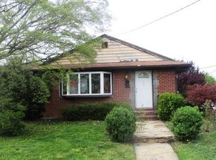 1011 Broadway, Westbury, NY 11590